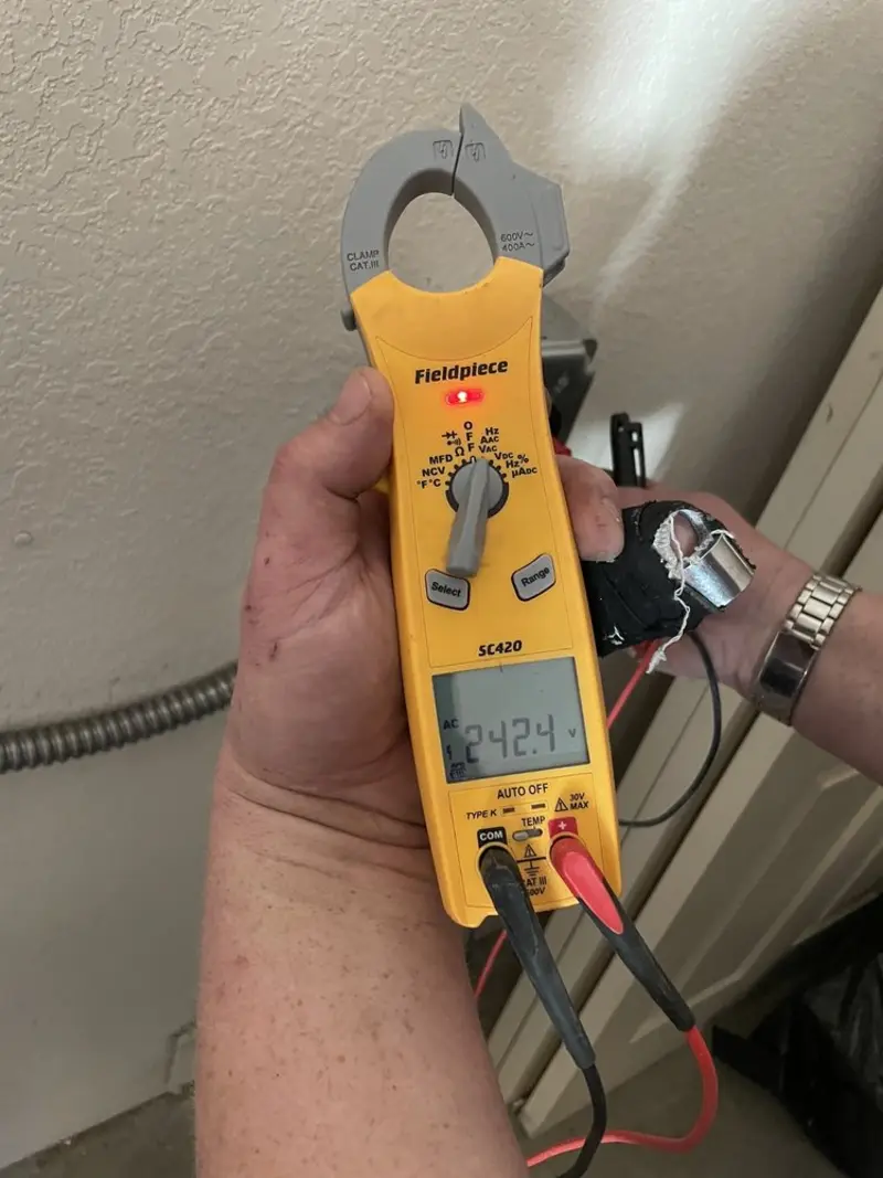 Voltage testing with clamp meter during Generator Installation in Soda Springs